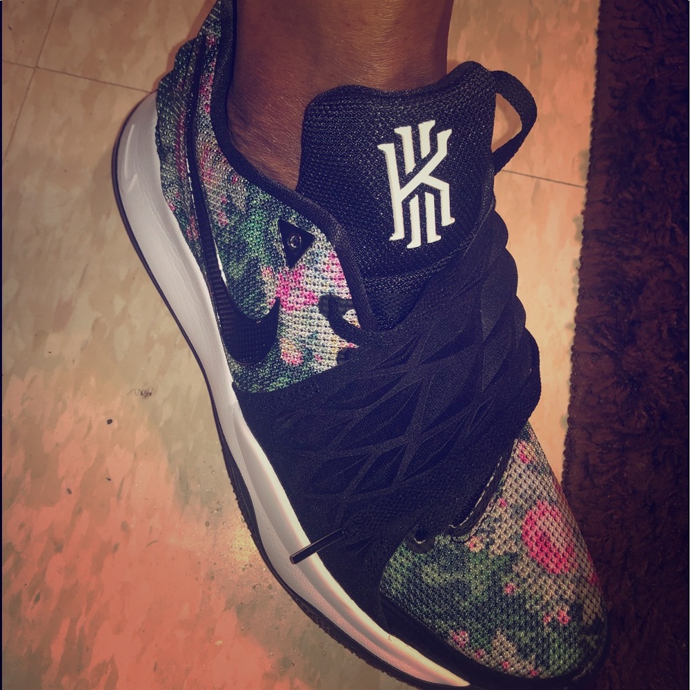 Kyrie Low Sneaker